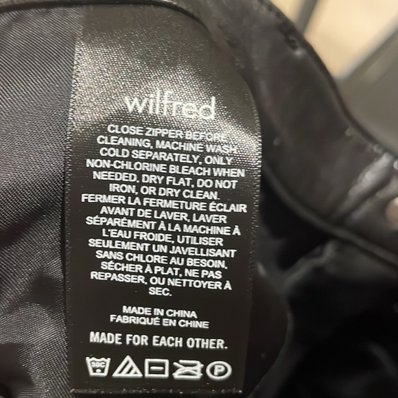 BNWT Wilfred Melina  high rise straight leg faux leather Jeans. Reposhing. - Picture 14 of 15